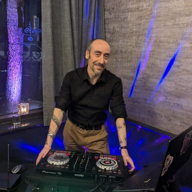 Chris Z DJing
